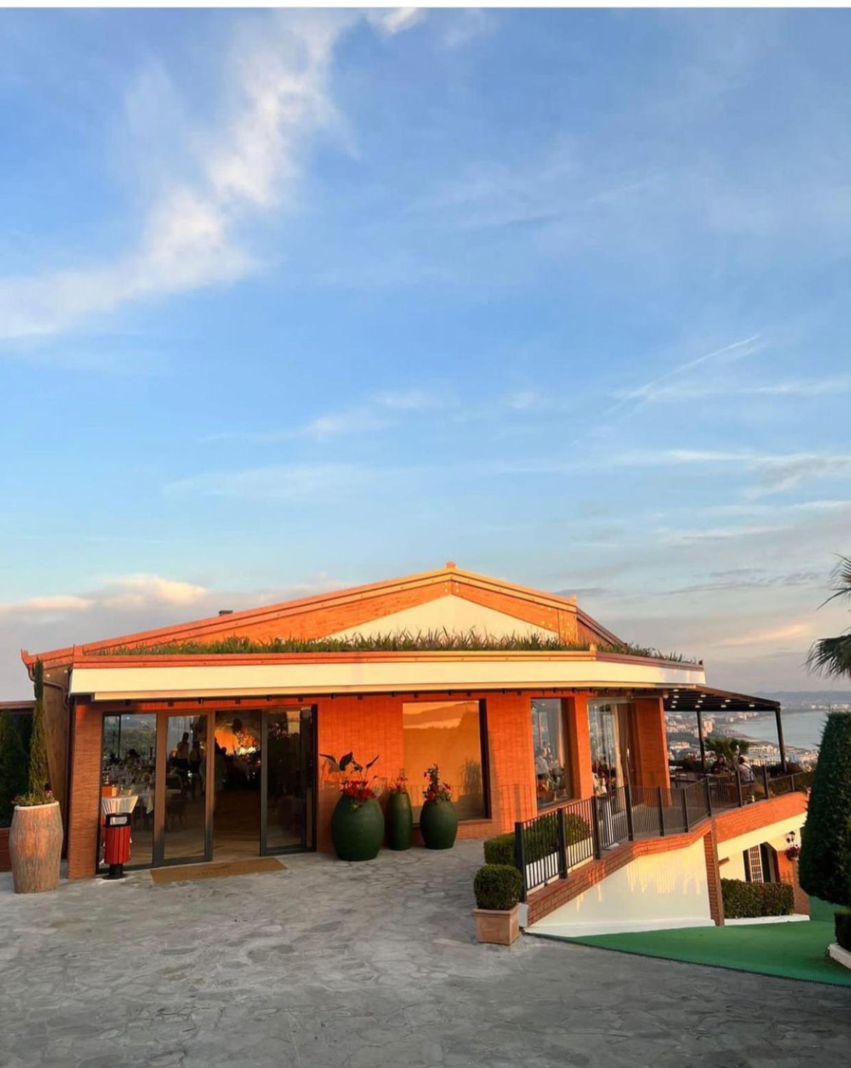 Agroturizem Kodra E Kuajve Hotel Shkallnur ภายนอก รูปภาพ