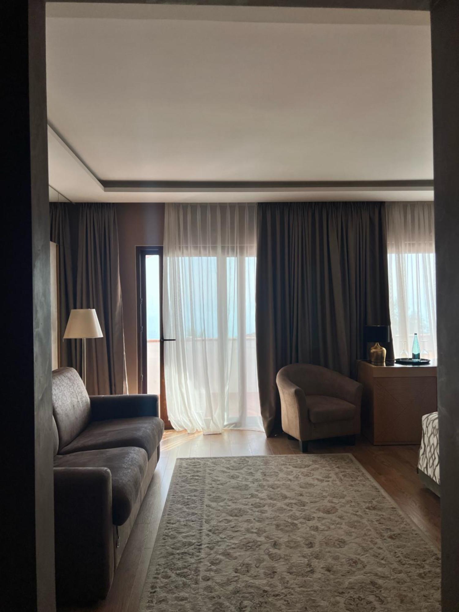 Agroturizem Kodra E Kuajve Hotel Shkallnur ภายนอก รูปภาพ