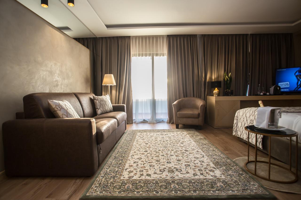 Agroturizem Kodra E Kuajve Hotel Shkallnur ภายนอก รูปภาพ